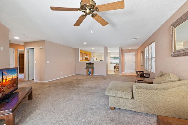 1127 Kestrel Dr, Patterson, CA 95363