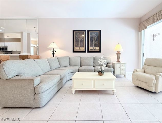 8744 Naples Heritage DR E28, Naples, FL 34112