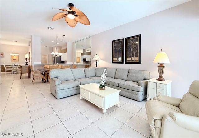 8744 Naples Heritage DR E28, Naples, FL 34112