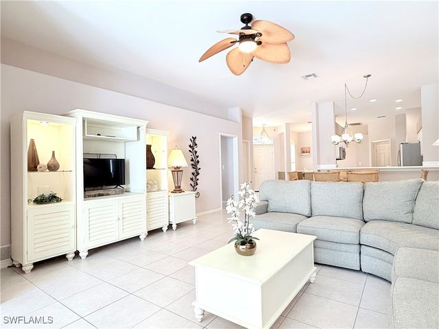 8744 Naples Heritage DR E28, Naples, FL 34112