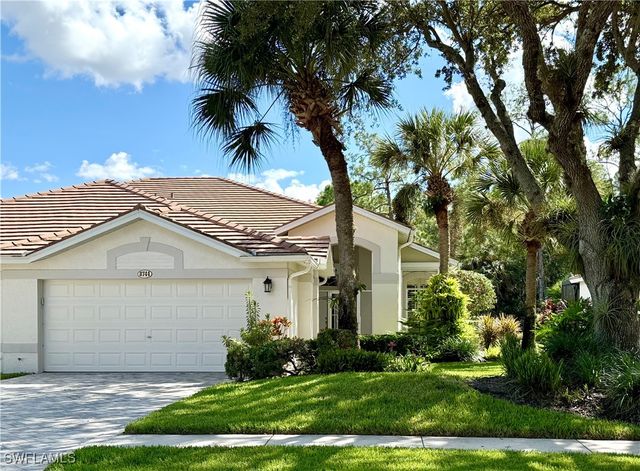 8744 Naples Heritage DR E28, Naples, FL 34112