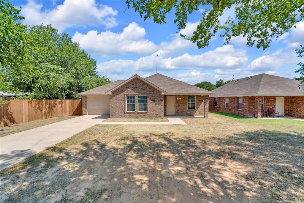 808 SW 24th Street, Mineral Wells, TX 76067