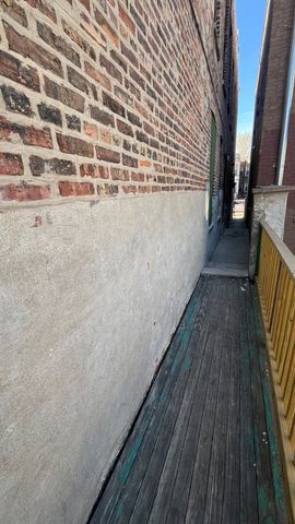 2823 W Flournoy Street, Chicago, IL 60612