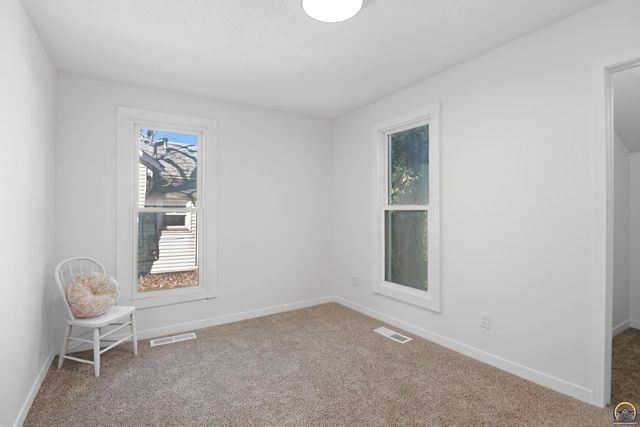 724 Ellinwood ST, Osage City, KS 66523