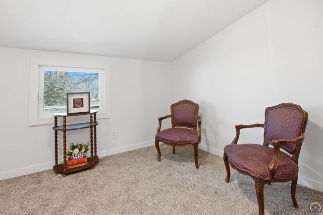 724 Ellinwood ST, Osage City, KS 66523