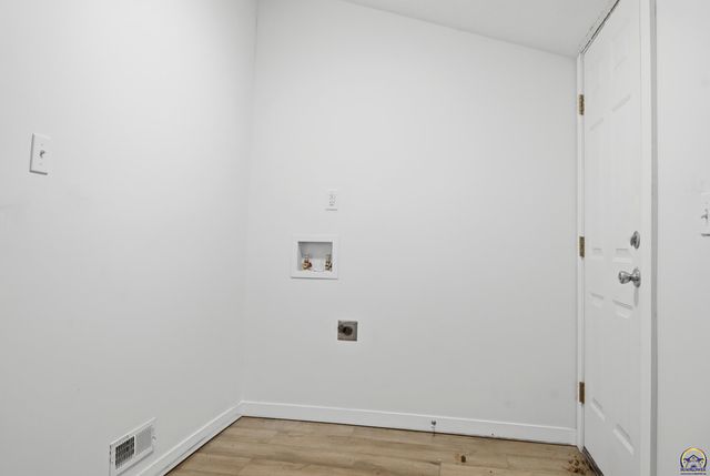 724 Ellinwood ST, Osage City, KS 66523