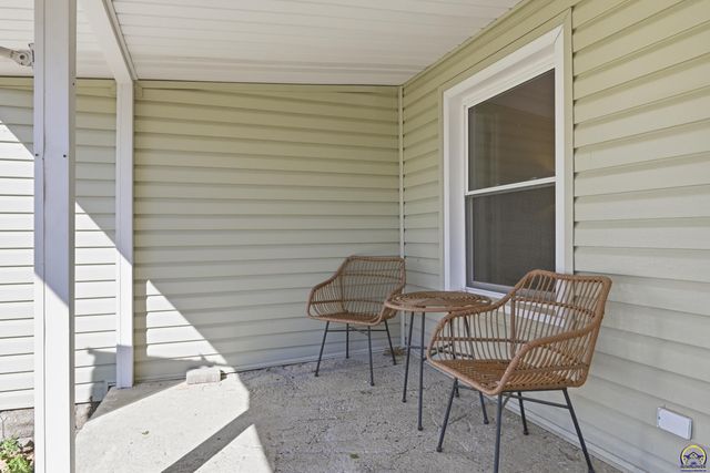 724 Ellinwood ST, Osage City, KS 66523