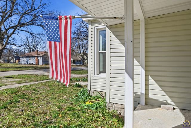 724 Ellinwood ST, Osage City, KS 66523