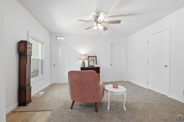 724 Ellinwood ST, Osage City, KS 66523