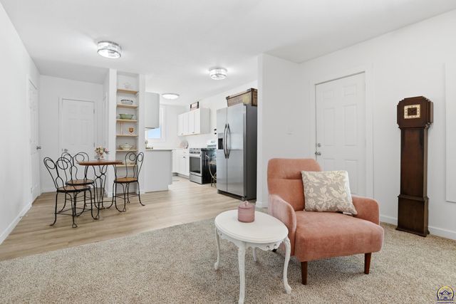 724 Ellinwood ST, Osage City, KS 66523