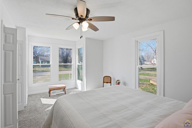 724 Ellinwood ST, Osage City, KS 66523