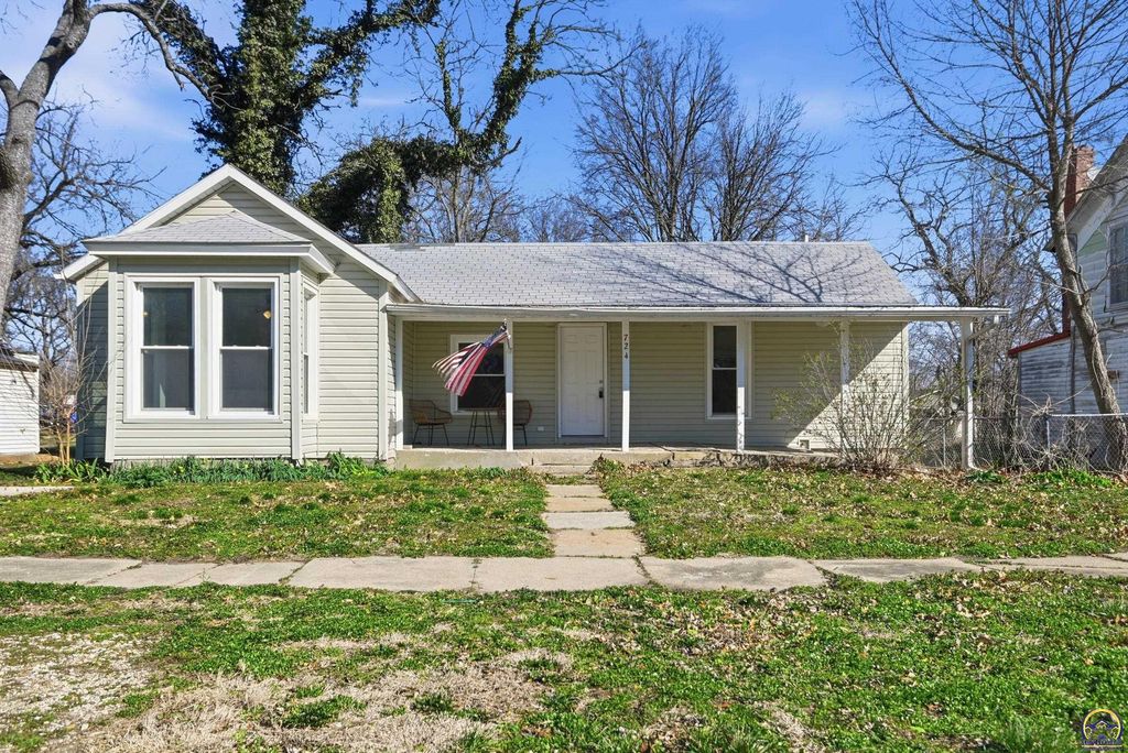 724 Ellinwood ST, Osage City, KS 66523
