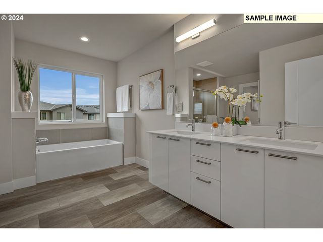 16548 Se SNOW BLANKET Ter, Happy Valley, OR 97086