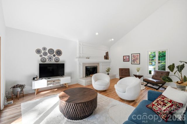 7045 Burlwood Road, Charlotte, NC 28211