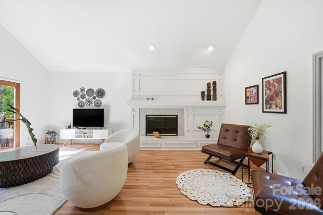 7045 Burlwood Road, Charlotte, NC 28211