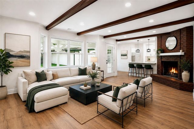 8011 Richmond Avenue, Houston, TX 77063