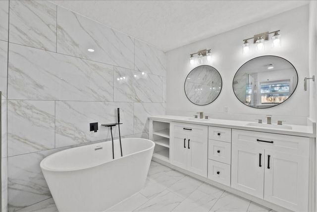 8011 Richmond Avenue, Houston, TX 77063