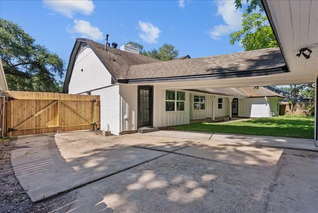 8011 Richmond Avenue, Houston, TX 77063