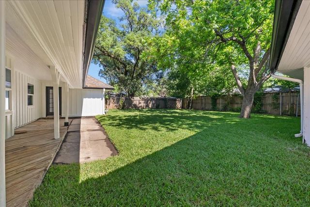 8011 Richmond Avenue, Houston, TX 77063
