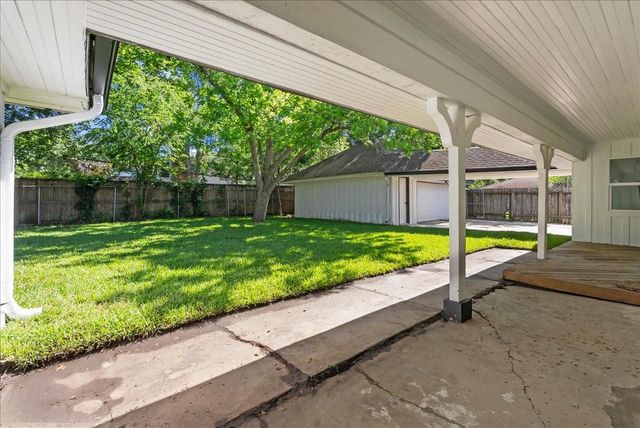 8011 Richmond Avenue, Houston, TX 77063