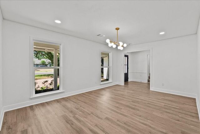 8011 Richmond Avenue, Houston, TX 77063