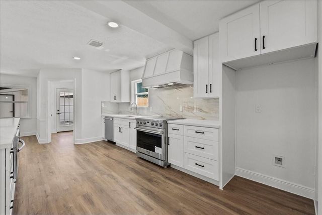 8011 Richmond Avenue, Houston, TX 77063