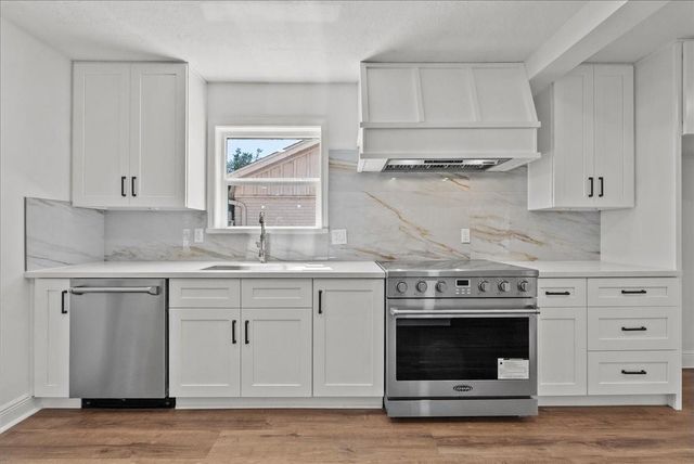 8011 Richmond Avenue, Houston, TX 77063