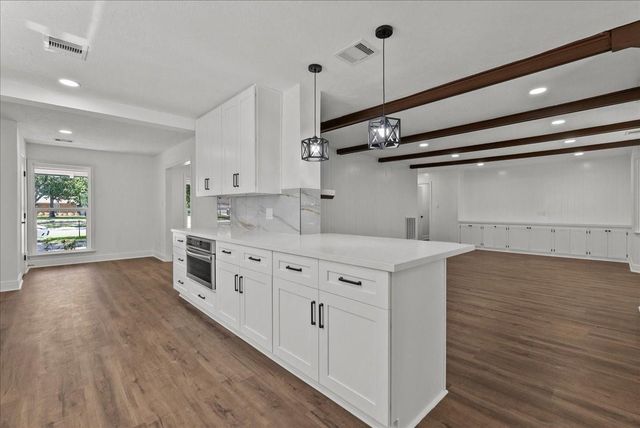 8011 Richmond Avenue, Houston, TX 77063