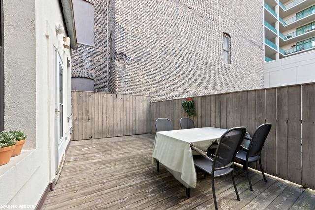 353 W Chicago Avenue 4E, Chicago, IL 60654