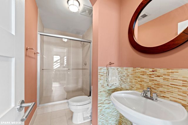 353 W Chicago Avenue 4E, Chicago, IL 60654