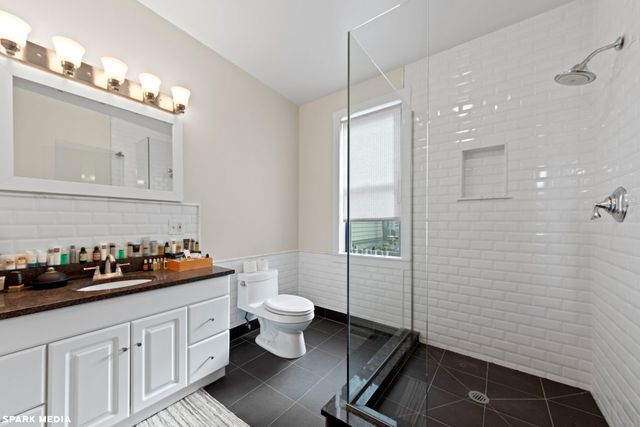 353 W Chicago Avenue 4E, Chicago, IL 60654