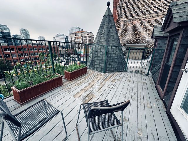 353 W Chicago Avenue 4E, Chicago, IL 60654