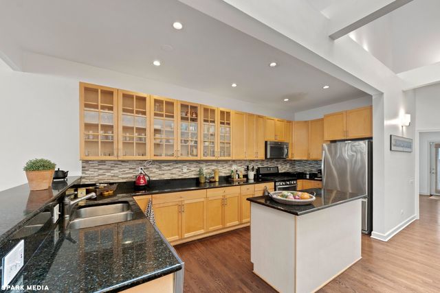 353 W Chicago Avenue 4E, Chicago, IL 60654