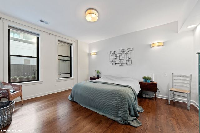 353 W Chicago Avenue 4E, Chicago, IL 60654
