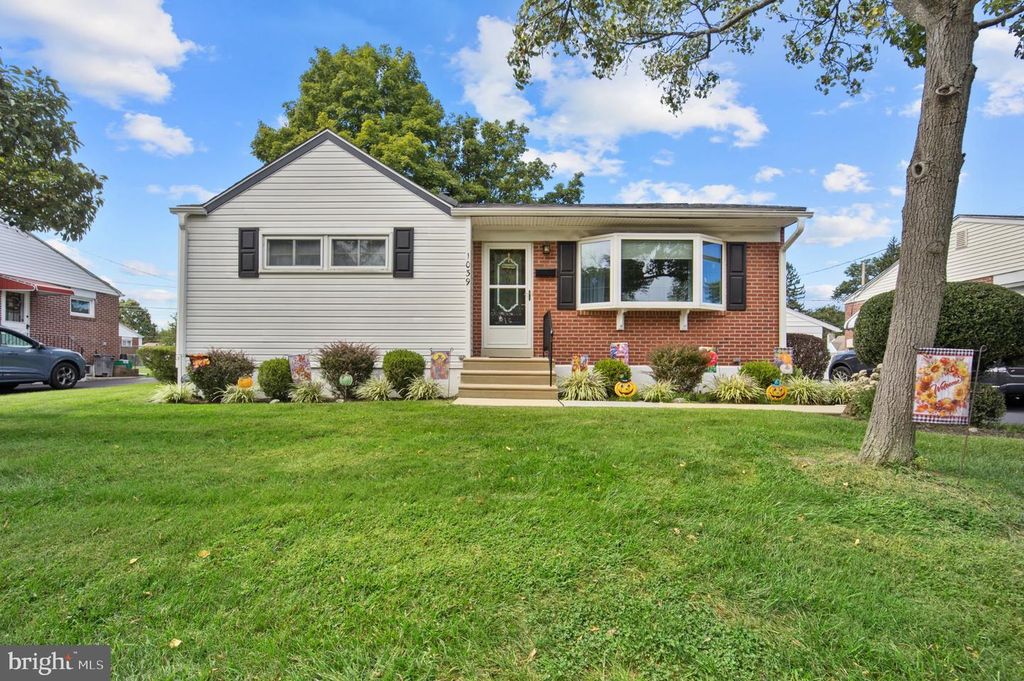 1039 11TH AVE, FOLSOM, PA 19033 — exterior