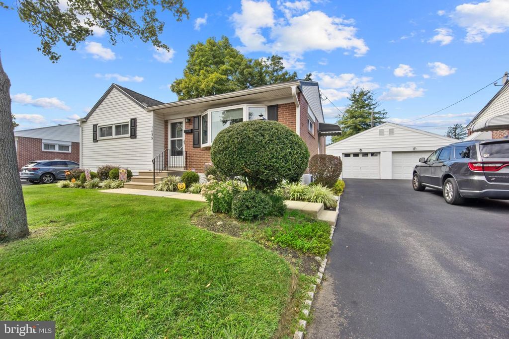 1039 11TH AVE, FOLSOM, PA 19033 — photo 2