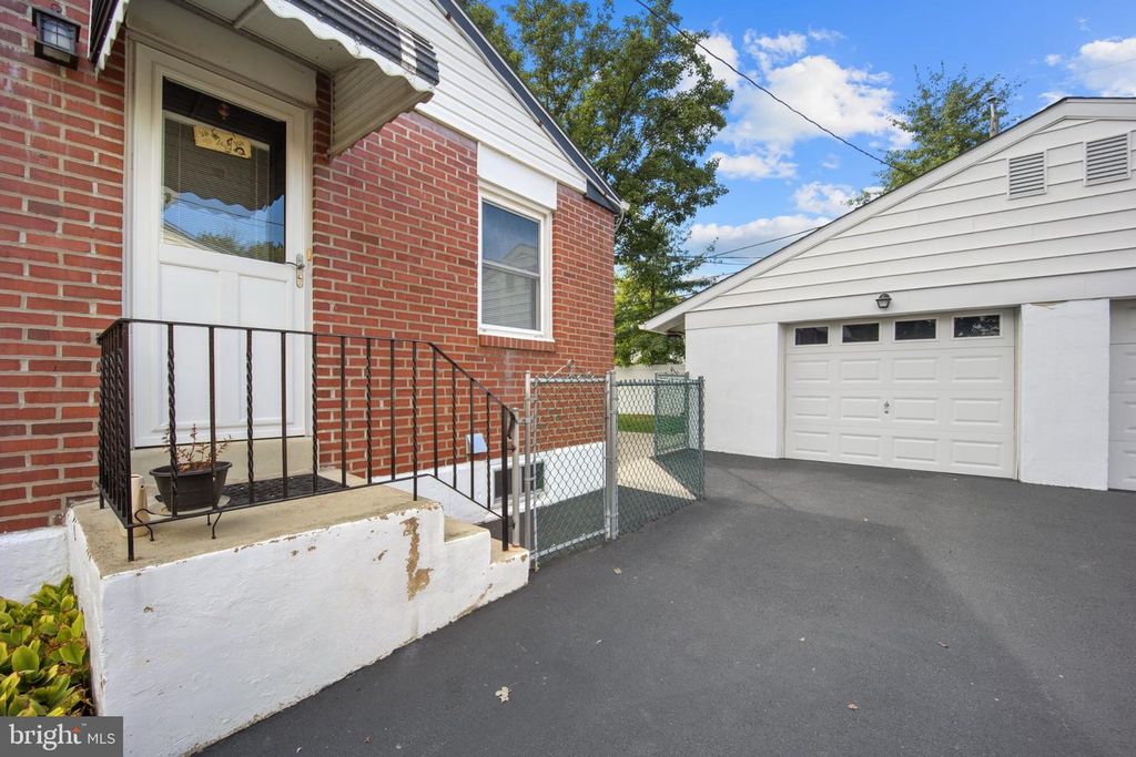 1039 11TH AVE, FOLSOM, PA 19033 — photo 3