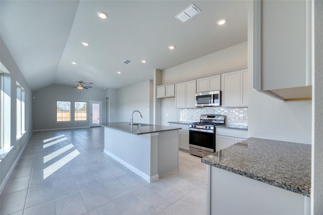 739 Hidden Meadow Street, Bonney, TX 77583