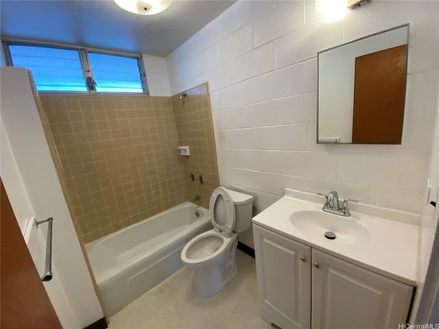 1217 Kamaile Street 303, Honolulu, HI 96814
