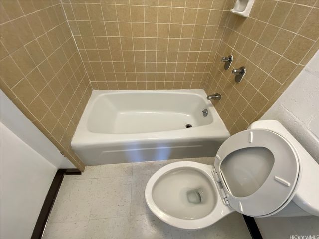 1217 Kamaile Street 303, Honolulu, HI 96814