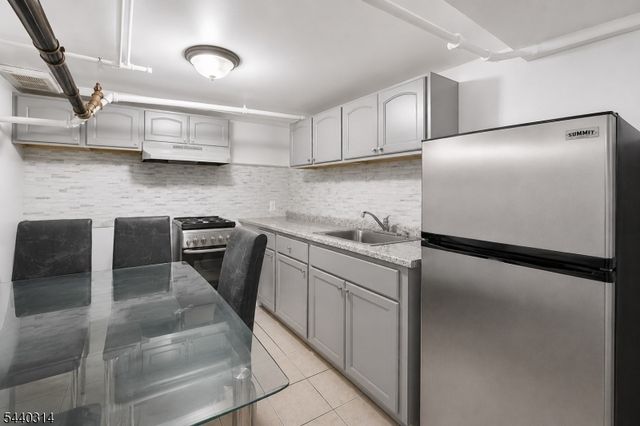 196 S 6Th St, Newark City, NJ 07103