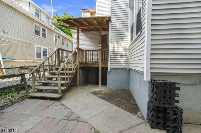 196 S 6Th St, Newark City, NJ 07103