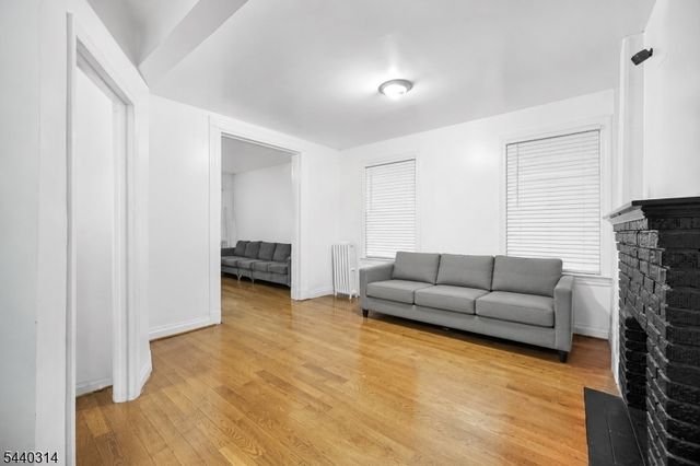 196 S 6Th St, Newark City, NJ 07103