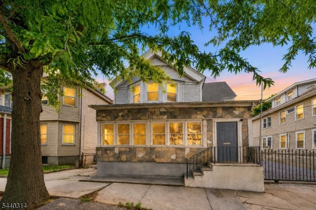196 S 6Th St, Newark City, NJ 07103