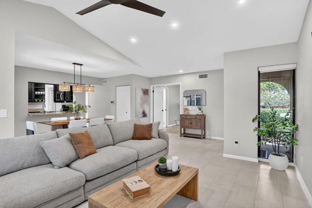 5530 Coach House Circle A, Boca Raton, FL 33486