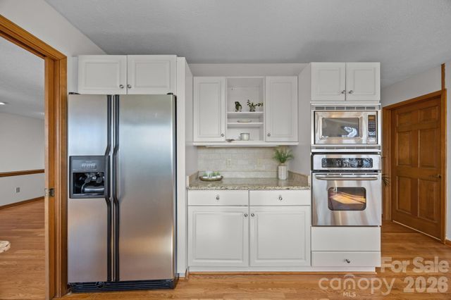 1105 High Vista Drive, Mills River, NC 28759