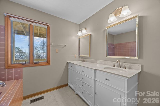 1105 High Vista Drive, Mills River, NC 28759