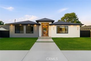 23227 Burbank Boulevard, Woodland Hills (los Angeles), CA 91367