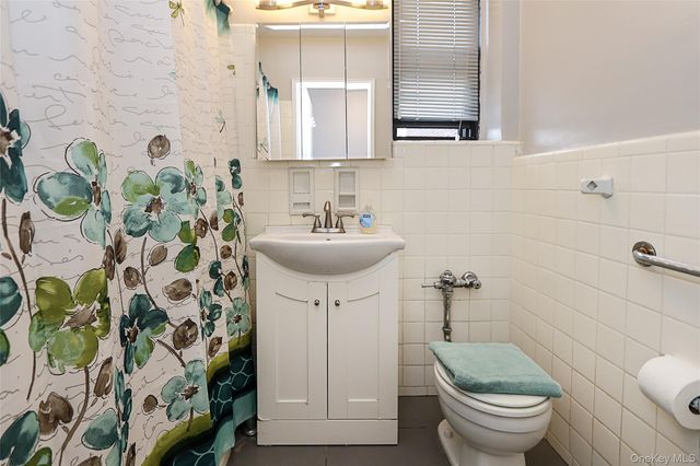 226-26 Union Turnpike 2J, Oakland Gardens, NY 11364