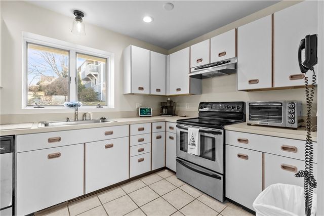 157 Harrison Avenue 15, Newport, RI 02840